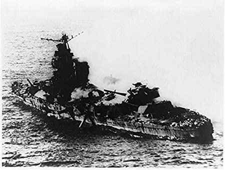 Zničená loď po bitvě u Midway